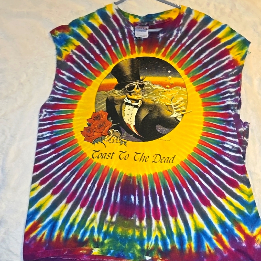 Grateful Dead Tie-Dye Skeleton Graphic Sleeveless Shirt.